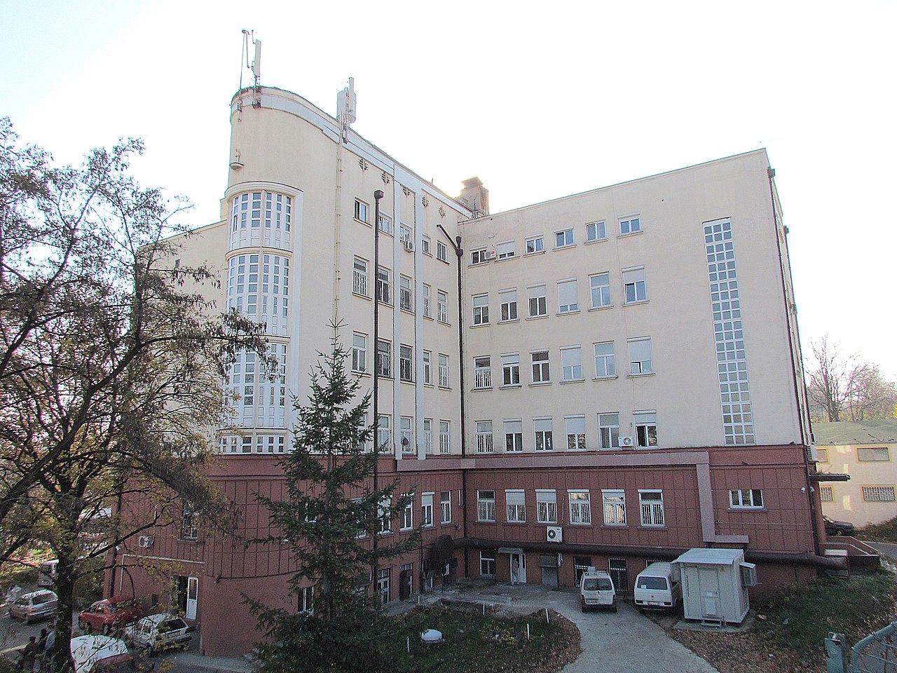 Dom Zvečanska 1
